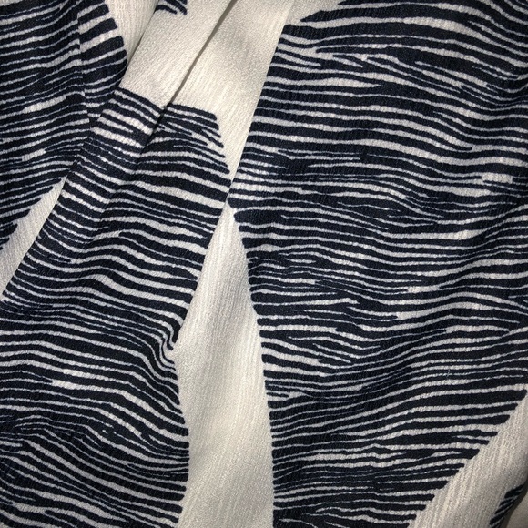 Patterned Romper - Picture 6 of 8